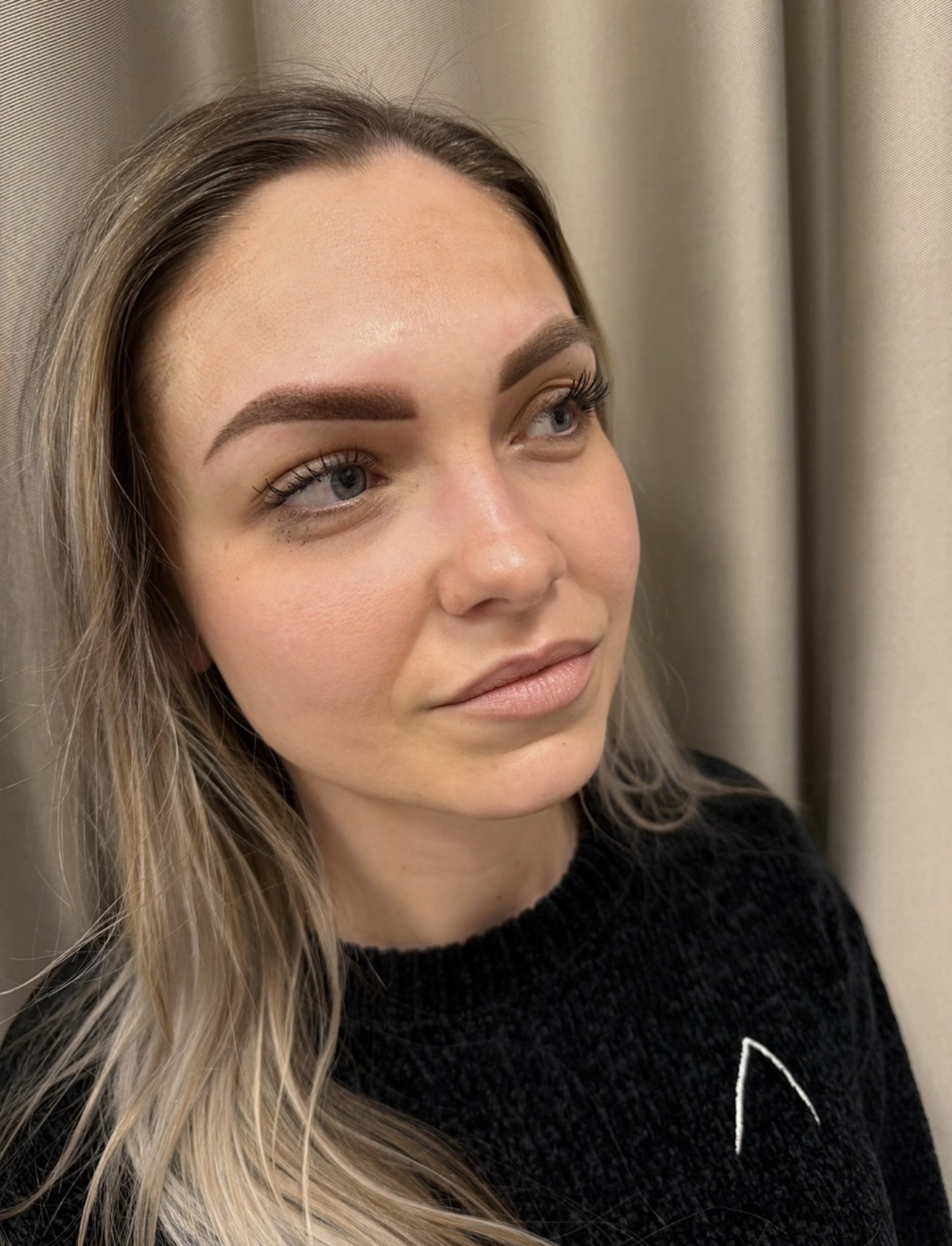 Klientka — definované obočie