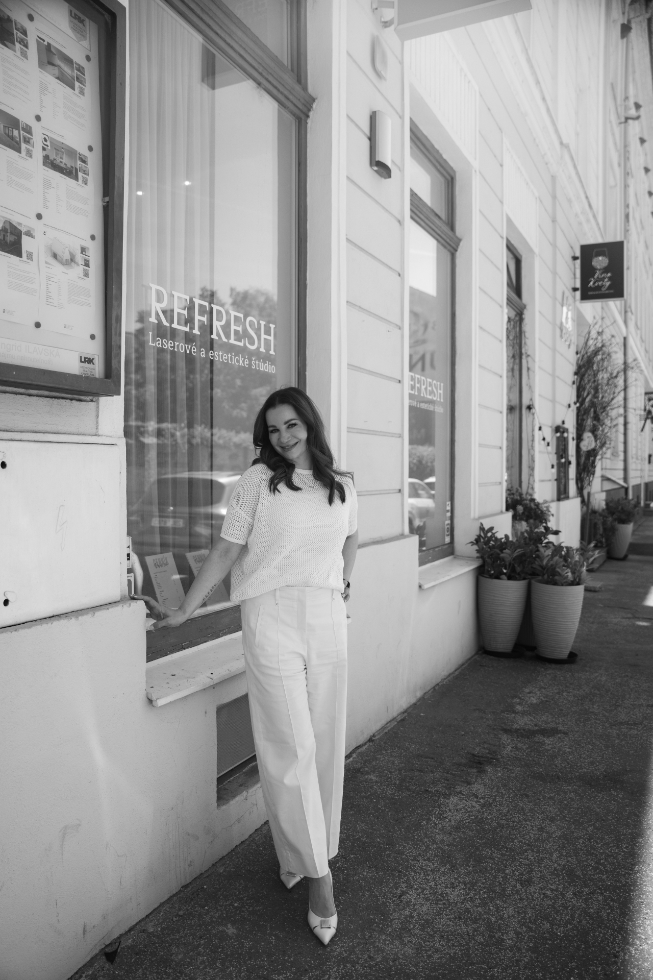 Refresh — laserové a estetické štúdio, výklad